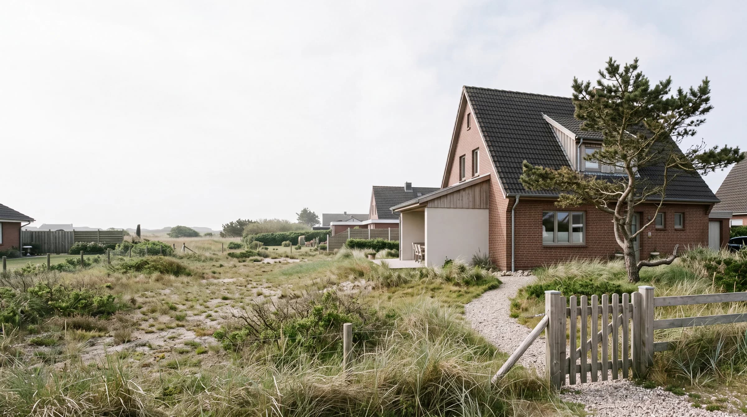 Beispielbild: Küstenhaus mit Garten